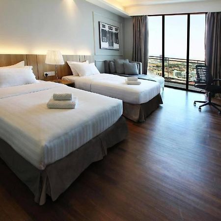Shore Studio Rivercity View Malacca Екстер'єр фото